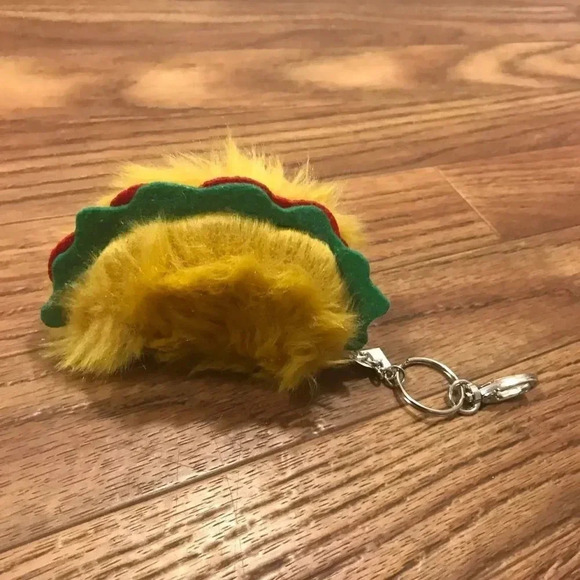 Taco keychain or purse accessory pom pom - Picture 2 of 2